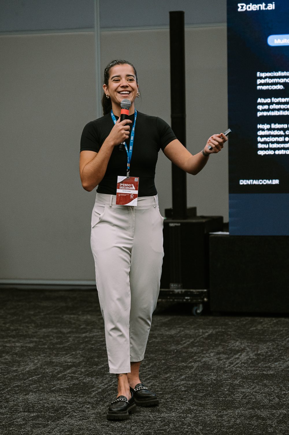 Beatriz Bussab palestrando
